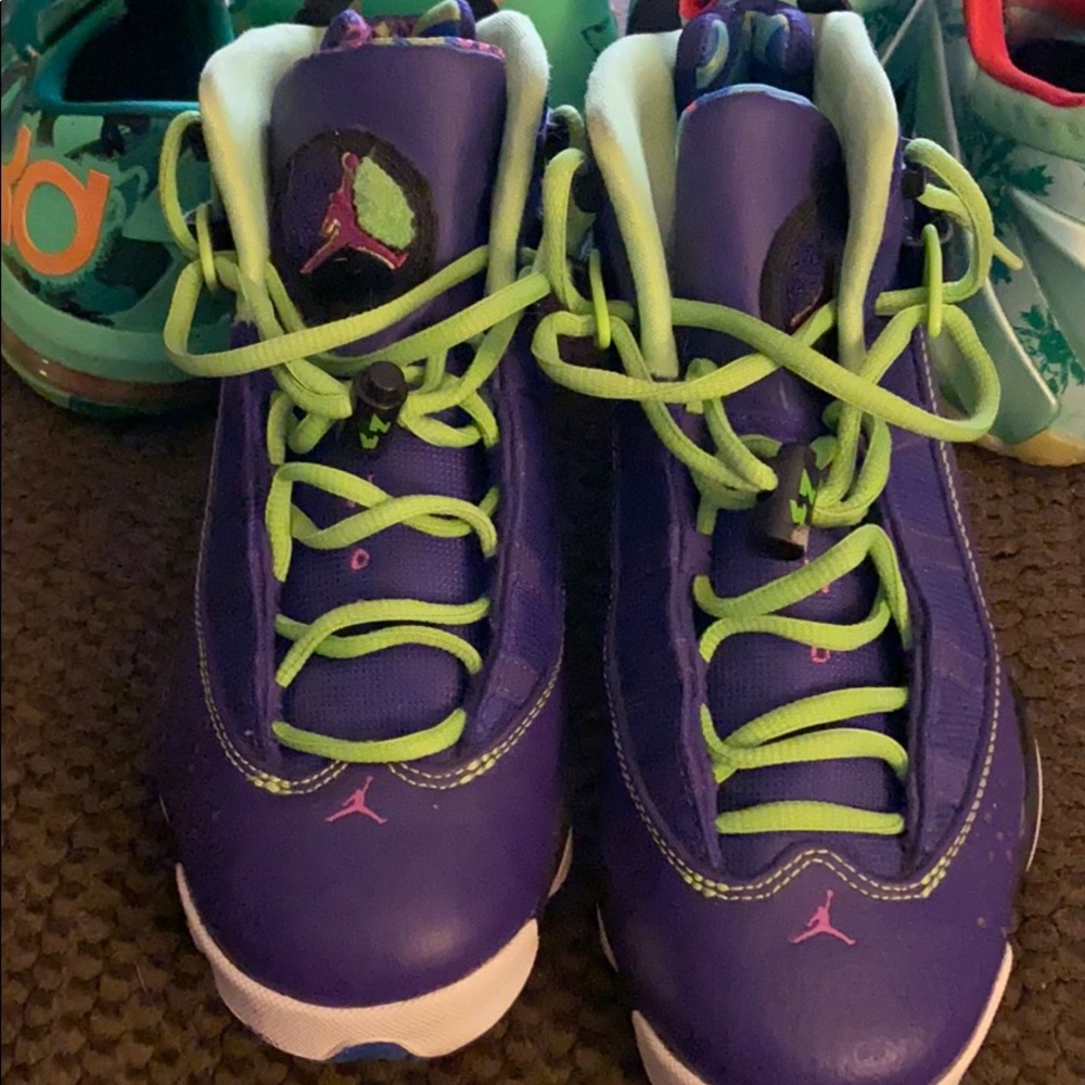 Multicolor Jordan’s tennis shoes